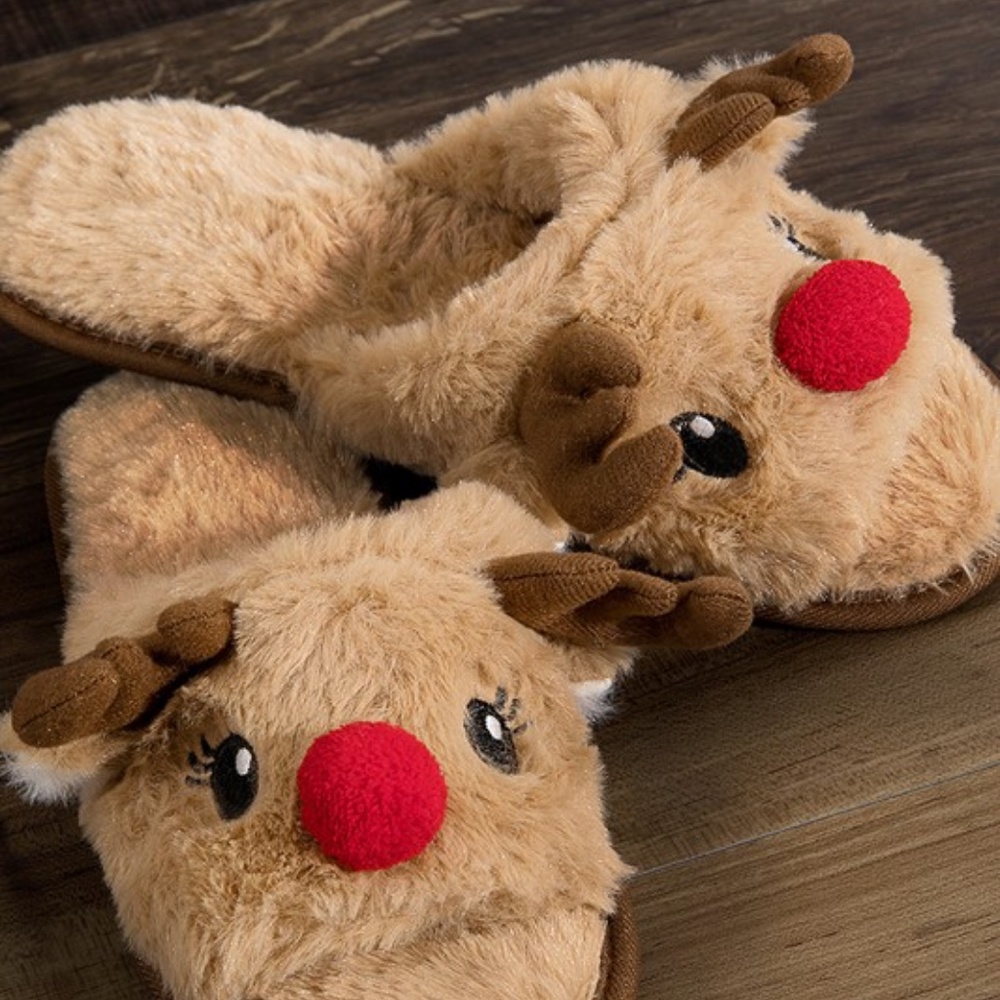 Cozy Holiday reindeer house slippers - Picture 3 of 5